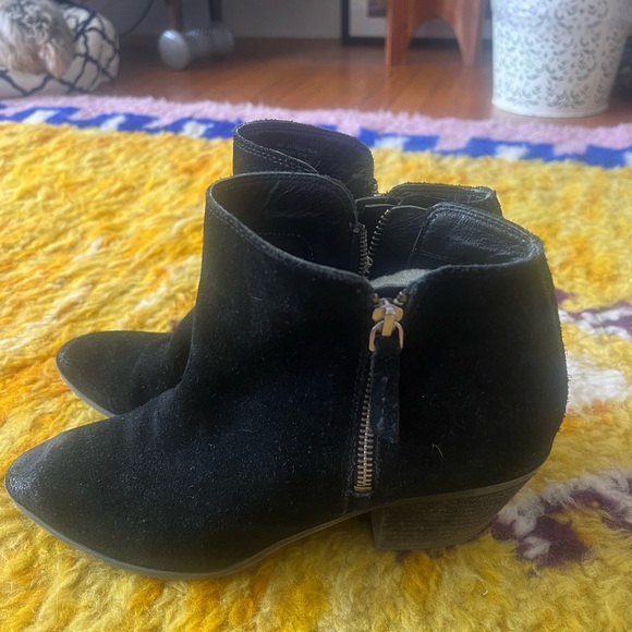 Like new, size 9, Frye ankle booties with pointed (scuffed toe). Black suede - Picture 4 of 6